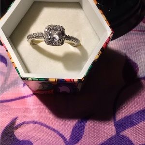 Gorgeous ladies sterling silver halo cz ring